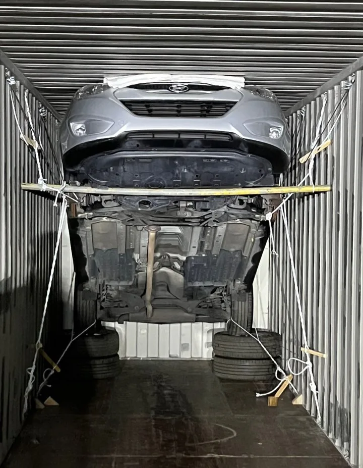 Vehicle lashing inside the container