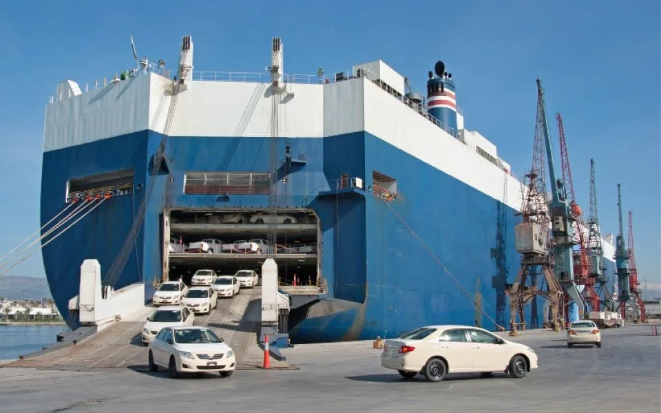 RoRo vessel loading vehicles