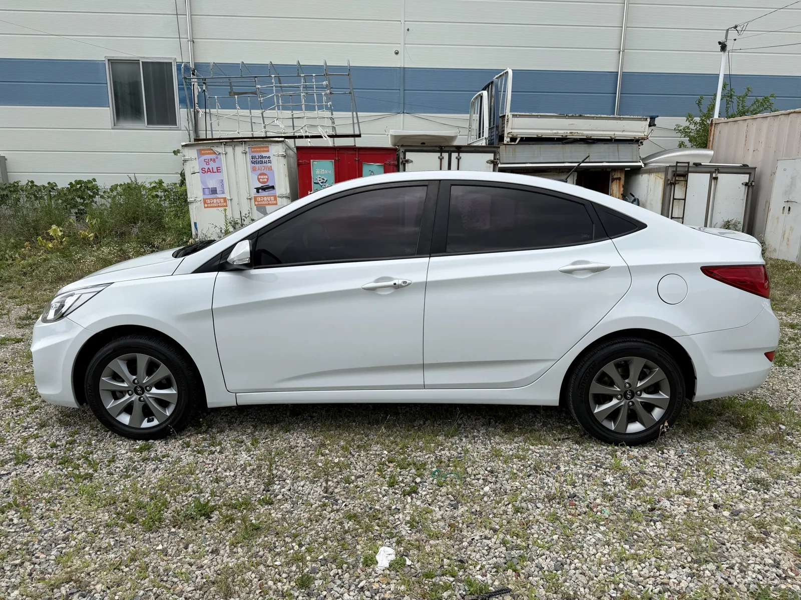 HYUNDAI ACCENT photo 2