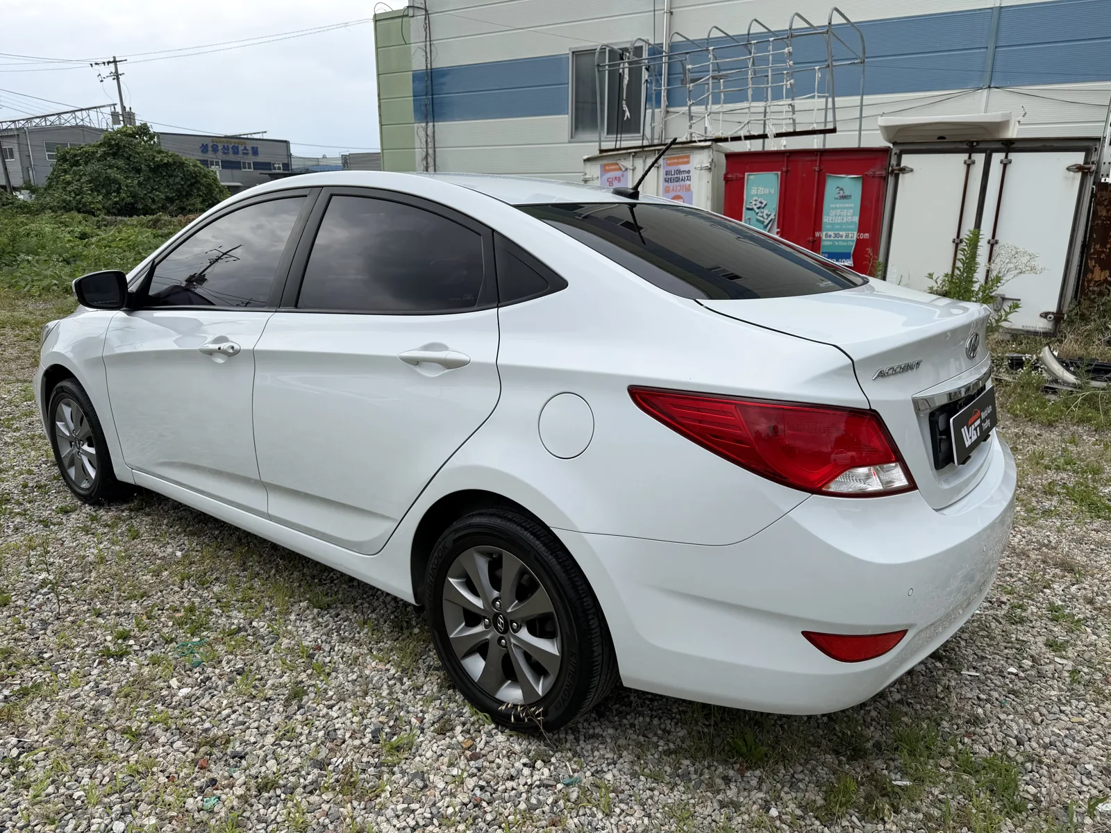 HYUNDAI ACCENT photo 3
