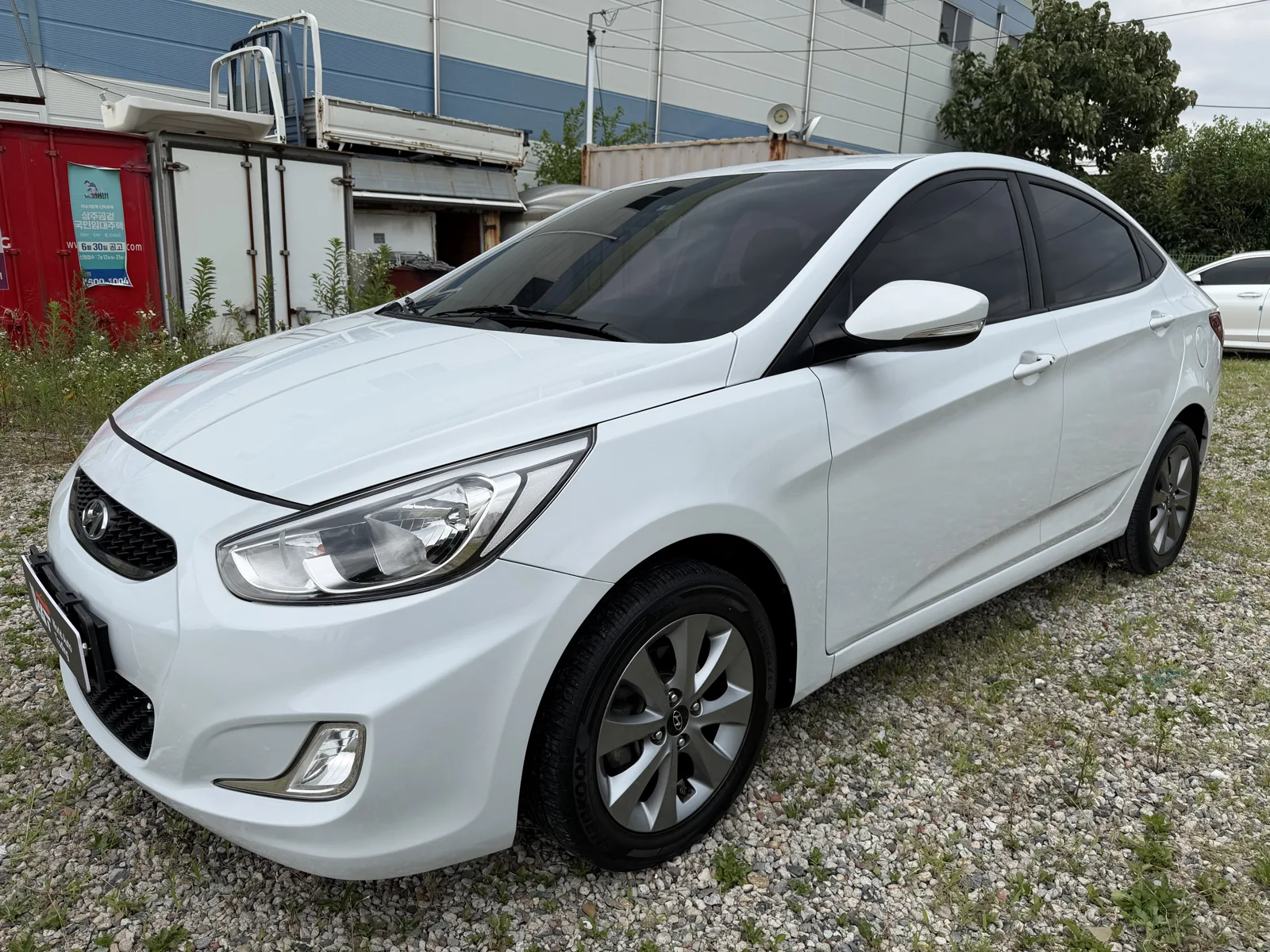 HYUNDAI ACCENT photo 4