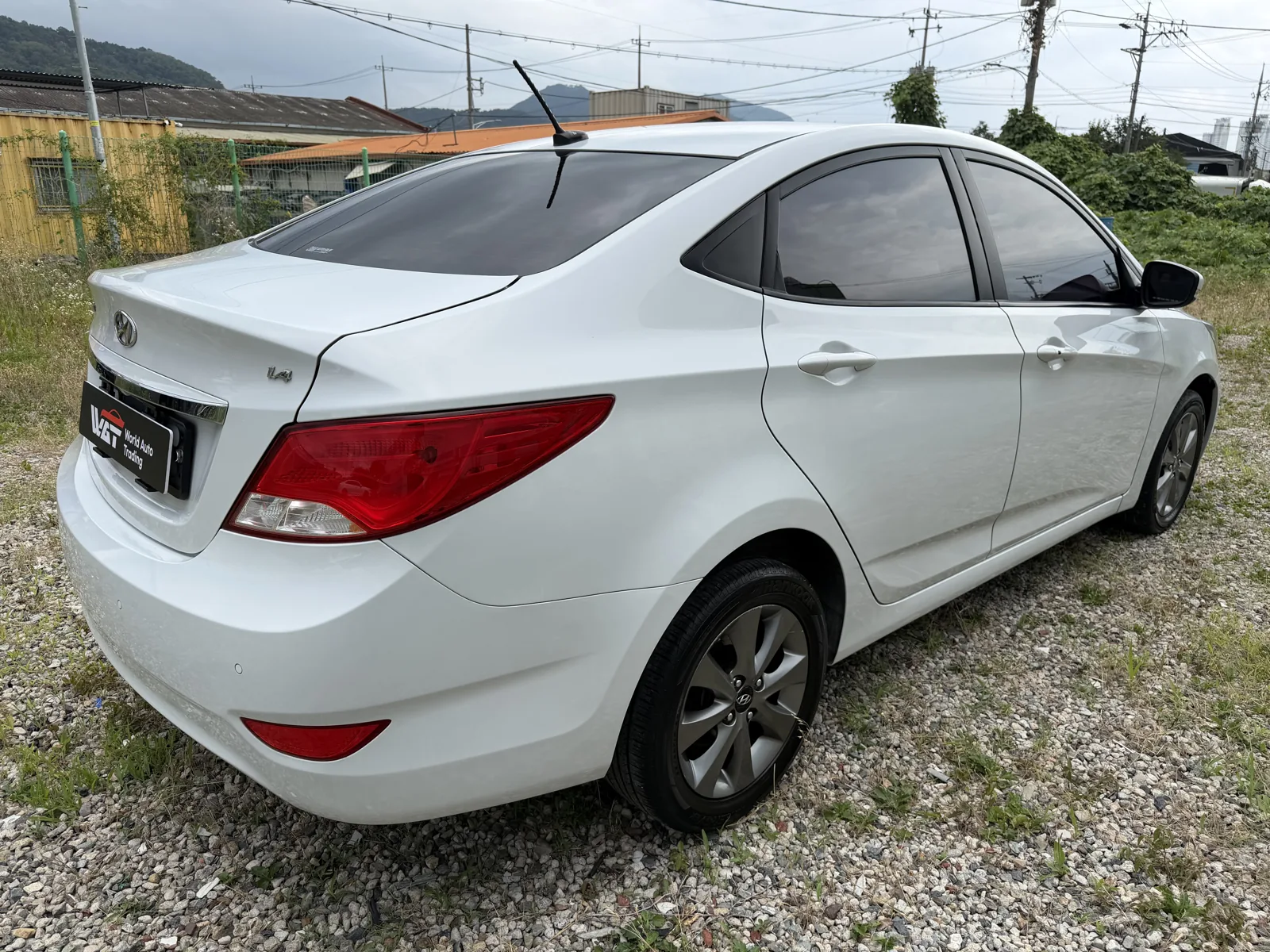 HYUNDAI ACCENT photo 5