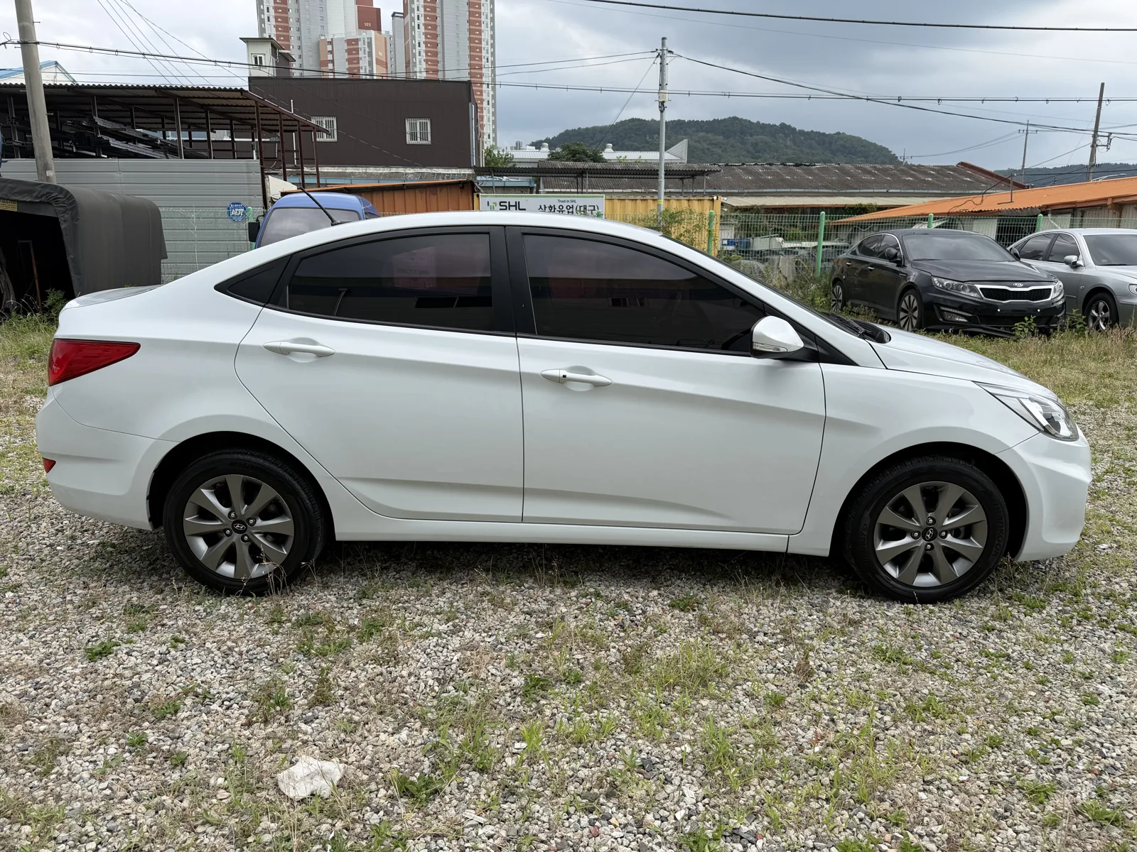 HYUNDAI ACCENT photo 7