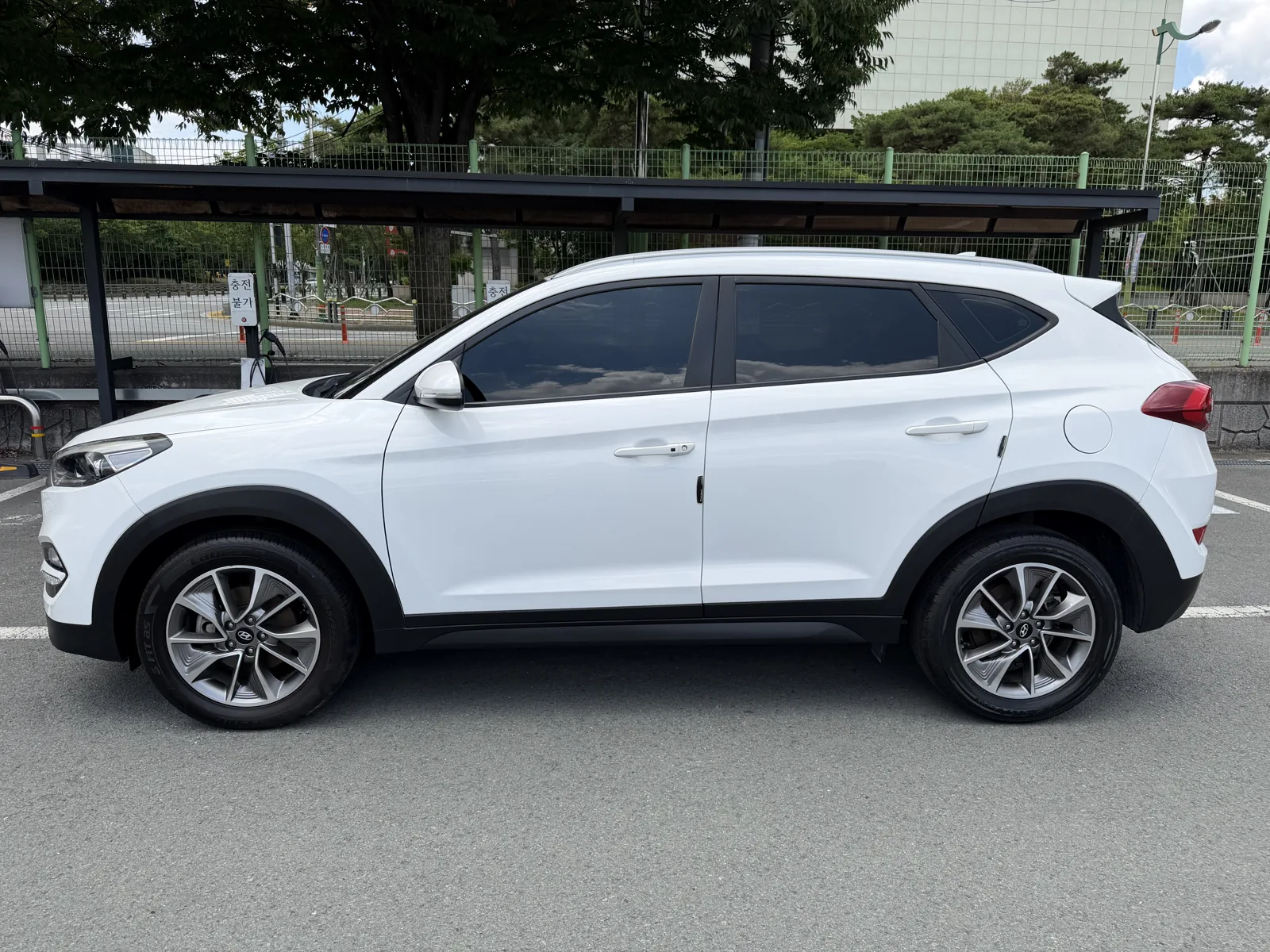 HYUNDAI TUCSON photo 2