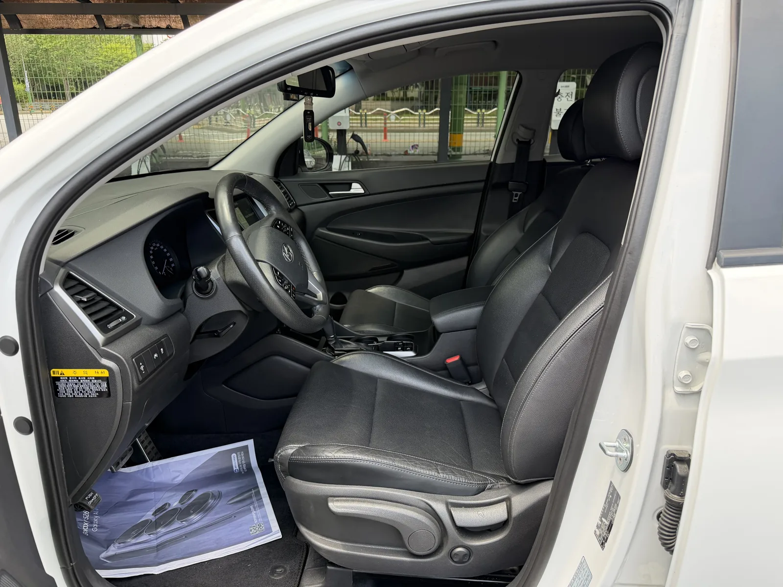 HYUNDAI TUCSON photo 9